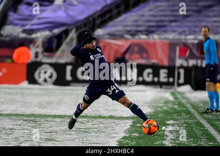 Foxborough Massachusetts, USA. 12. März 2022. Der Verteidiger der New England Revolution, Ryan Spaulding (34), war während des MLS-Spiels zwischen Real Salt Lake und der New England Revolution im Gillette Stadium in Foxborough, Massachusetts, im Einsatz. Real Salt Lake besiegt die New England Revolution 3-2. Eric Canha/CSM/Alamy Live News Stockfoto