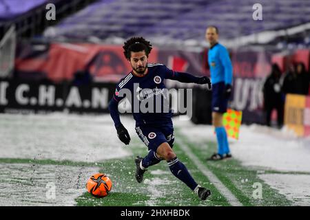 Foxborough Massachusetts, USA. 12. März 2022. Der Verteidiger der New England Revolution, Ryan Spaulding (34), war während des MLS-Spiels zwischen Real Salt Lake und der New England Revolution im Gillette Stadium in Foxborough, Massachusetts, im Einsatz. Real Salt Lake besiegt die New England Revolution 3-2. Eric Canha/CSM/Alamy Live News Stockfoto