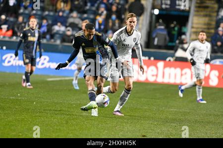 Chester, Pennsylvania, USA. 12. März 2022. 12. März 2022, Chester PA- Philadelphia Union Spieler, JOSE MARTINEZ (8) kämpft für den Ball mit einem Spieler aus den San Jose Erdbeben während des Spiels im Subaru Park (Bildquelle: © Ricky Fitchett/ZUMA Press Wire) Stockfoto