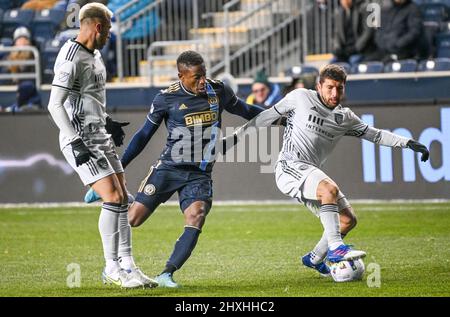 Chester, Pennsylvania, USA. 12. März 2022. 12. März 2022, Chester PA- Philadelphia Union Spieler, JOSE MARTINEZ (8) kämpft für den Ball gegen die Erdbeben in San Jose ERIC REMEDI (5) während des Spiels im Subaru Park (Foto: © Ricky Fitchett/ZUMA Press Wire) Stockfoto