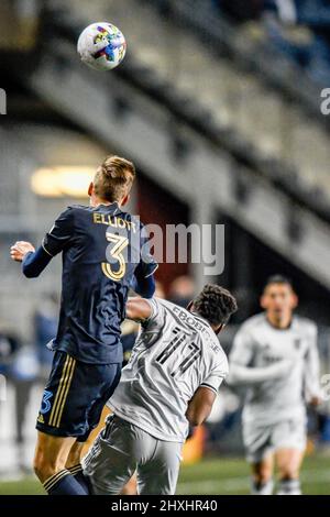 Jack Elliot - englischer Verteidiger - gewinnt einen Kopfball, als die Philadelphia Union die San Jose Erdbeben 2 - 0 während eines Major League Soccer MLS Profi-Fußballspiels besiegt Stockfoto