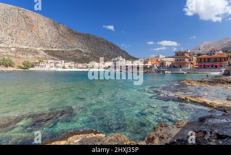 Gerolimenas Küstendorf in Mani, Peloponnes, Griechenland. Stockfoto