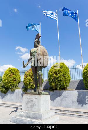 SPARTA, GRIECHENLAND - 26. MAI: König Leonidas Denkmal am 26. Mai 2018 in Sparta. König Leonidas Denkmal steht vor dem Stadtstadion. Stockfoto