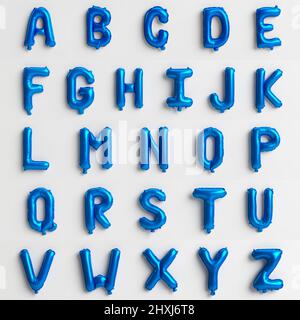 26 Buchstaben von A bis Z 3D Illustration von durchscheinenden blauen Ballons isoliert auf weißem Hintergrund Stockfoto