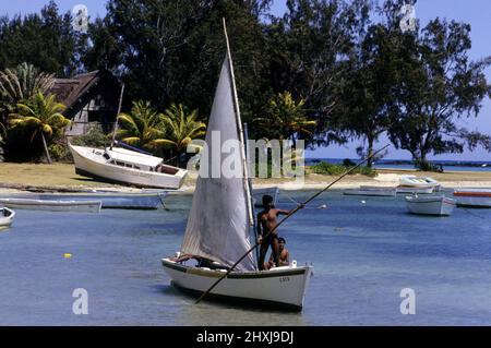 MAURITIUS INSEL Fischer Fischerboot blaue Bucht Stockfoto