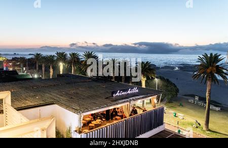 Camps Bay bei Sonnenuntergang Kapstadt Südafrika Stockfoto
