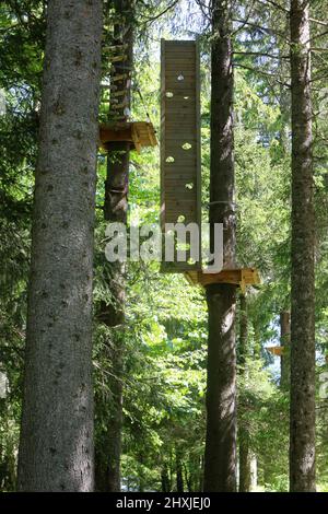 Le Parcours Aventure. Parc de Loisirs du Pontet. Les Contamines-Montjoie. Haute-Savoie. Auvergne-Rhône-Alpes. Frankreich. Stockfoto