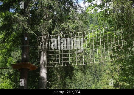 Le Parcours Aventure. Parc de Loisirs du Pontet. Les Contamines-Montjoie. Haute-Savoie. Auvergne-Rhône-Alpes. Frankreich. Stockfoto