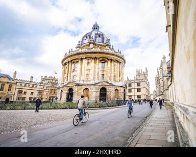 Auf dem Radcliffe Square im Zentrum von Oxford steht das Radcliffe Camera Building, eine historische Bibliothek im Herzen von Oxford. Entworfen von Jame Stockfoto