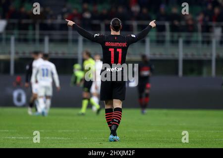 Zlatan Ibrahimovic von AC Milan Gesten während der Serie Ein Spiel zwischen AC Milan und dem FC Empoli im Stadio Giuseppe Meazza am 12. März 2022 in Mailand, Italien. Stockfoto