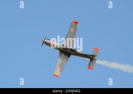 Orlik Aerobatic Team (Zespół Akrobacyjny ORLIK), das Kunstflugteam der polnischen Luftwaffe, das auf der RAF Waddington Airshow in Großbritannien fliegt. PZL-130 Orlik-Ebene Stockfoto