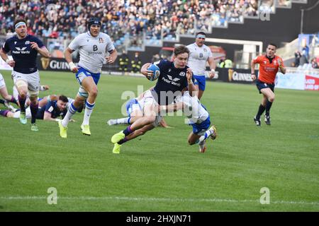 12. März 2022, Rom, Latium, Italien: Rom, Italien März 2022: Guinness Six Nations of Rugby, der schottische Flügel Darcy Graham realisiert einen Versuch, italienische Mannschaft trägt weißes Hemd und mit blauem Hemd Schottland. Schottland gewann 22-33 (Bild: © Pasquale Gargano/Pacific Press via ZUMA Press Wire) Stockfoto