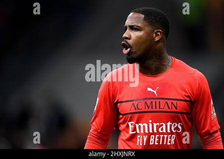 Mailand, Italien. 12. März 2022. Mike Maignan vom AC Mailand reagiert während des Fußballspiels der Serie A zwischen dem AC Mailand und dem FC Empoli. Kredit: Nicolò Campo/Alamy Live Nachrichten Stockfoto