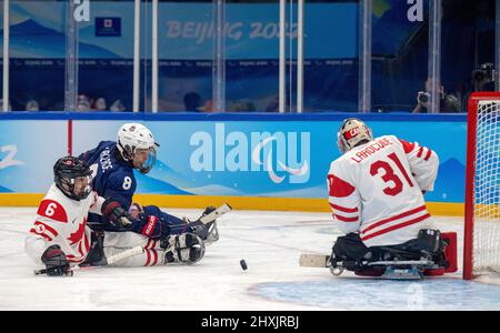 Peking, Hebei, China. 13. März 2022. Team USA schlägt Kanada um Gold, Paralympics 2022 in Peking, 13. März 2022. (Bild: © Mark Edward Harris/ZUMA Press Wire) Stockfoto