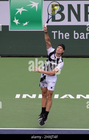 Marton Fucsovics (HUN) wird von Mackenzie McDonald (USA) 6-7 (11-13), 5-7, bei den BNP Paribas Open besiegt, die am 9. März 2022 im Indian Wells Tennis Garden in Indian Wells, Kalifornien, gespielt werden: © Karla Kinne/Tennisclix/CSM Stockfoto