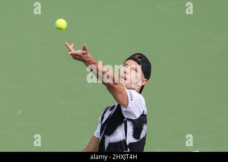 Marton Fucsovics (HUN) wird von Mackenzie McDonald (USA) 6-7 (11-13), 5-7, bei den BNP Paribas Open besiegt, die am 9. März 2022 im Indian Wells Tennis Garden in Indian Wells, Kalifornien, gespielt werden: © Karla Kinne/Tennisclix/CSM Stockfoto