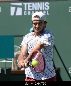 Tomas Machac (CZE) wird von Daniil Medvedev (RUS) besiegt 3-6, 2-6, bei den BNP Paribas Open, die am 12. März 2022 im Indian Wells Tennis Garden in Indian Wells, Kalifornien, gespielt wird: © Karla Kinne/Tennisclix/CSM Stockfoto