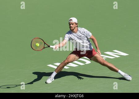 Tomas Machac (CZE) wird von Daniil Medvedev (RUS) besiegt 3-6, 2-6, bei den BNP Paribas Open, die am 12. März 2022 im Indian Wells Tennis Garden in Indian Wells, Kalifornien, gespielt wird: © Karla Kinne/Tennisclix/CSM Stockfoto