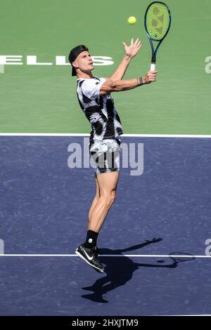 Marton Fucsovics (HUN) wird von Mackenzie McDonald (USA) 6-7 (11-13), 5-7, bei den BNP Paribas Open besiegt, die am 10. März 2022 im Indian Wells Tennis Garden in Indian Wells, Kalifornien, gespielt werden: © Karla Kinne/Tennisclix/CSM Stockfoto