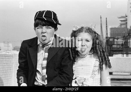 Kinderstars, die in der Fernsehserie „Just William“ zu sehen sind. Bonnie Langford, 12 Jahre alt, spielt Violet Elizabeth Bott und der 14-jährige Adrian Dannatt spielt William Brown. 30.. September 1976. Stockfoto