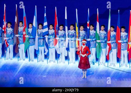 Peking, China. 13. März 2022. Paralympics: Abschlussfeier im Olympiastadion „Vogelnest“. Die Abschlusszeremonie markiert das Ende der Winter-Paralympics in Chinas Hauptstadt Peking. Quelle: Jens Büttner/dpa-Zentralbild/dpa/Alamy Live News Stockfoto