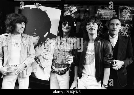 Die Rolling Stones ohne Keith Richard haben am 14.. September 1977 ihr neues Album Love You Live im Marquee Club in Wardour Street-London veröffentlicht. Stockfoto