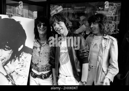 Die Rolling Stones ohne Keith Richard haben am 14 ihre neue Platte Love You Live im Marquee Club in Wardour Street-London veröffentlicht. September 1977 Stockfoto