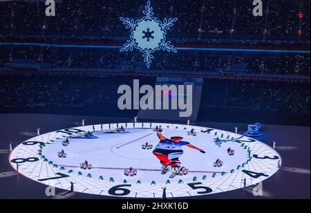 Peking, China. 13. März 2022. Paralympics: Abschlussfeier im Olympiastadion „Vogelnest“. Die Abschlusszeremonie markiert das Ende der Winter-Paralympics in Chinas Hauptstadt Peking. Quelle: Jens Büttner/dpa-Zentralbild/dpa/Alamy Live News Stockfoto