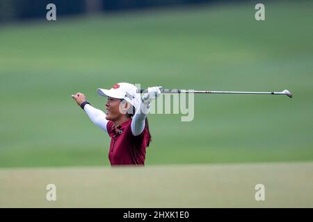 Pattaya Thailand - 13. März: Celine Boutier aus Frankreich freut sich, nachdem sie am 4.. Und letzten Tag der Honda LPGA Thailand auf dem Siam Country Club Old Course am 13. März 2022 in Pattaya, Thailand, das 18.-Loch angefahren hat (Foto: Peter van der Klooster/Orange Picics) Stockfoto
