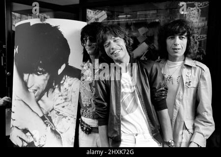 Die Rolling Stones ohne Keith Richard haben am 14 ihre neue Platte Love You Live im Marquee Club in Wardour Street-London veröffentlicht. September 1977 Stockfoto