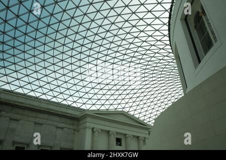 Der große Hof im British Museum in London, Großbritannien. Keine Personen geschossen Stockfoto