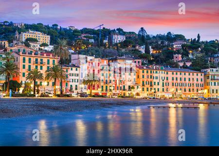 Die Küste von Santa Margherita Ligure, Italien im Morgengrauen. Stockfoto