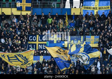 Verona, Italien. 13. März 2022. Veronas-Fans beim Fußballspiel der Serie A 2021/2022 zwischen Hellas Verona und SSC Napoli im Marcantonio Bentegodi-Stadion in Verona (Italien), 13.. März 2022. Foto Andrea Staccioli/Insidefoto Kredit: Insidefoto srl/Alamy Live News Stockfoto