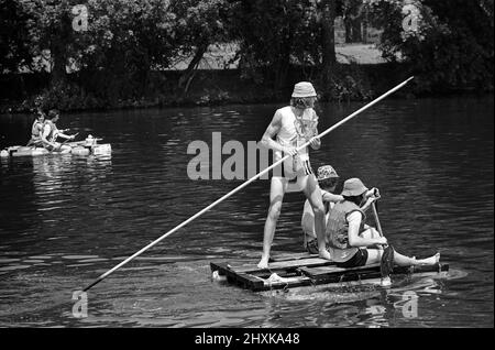 Ein Floßrennen in Pangbourne, in der Grafschaft Bekshire. Juni 1976. Stockfoto