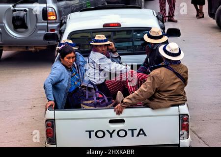 Indigene Highlander kommen zum Markttag, Todos Santos Cuchumatán, Huehuetenango, Guatemala Stockfoto