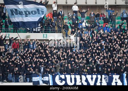 Verona, Italien. 13. März 2022. Napoli-Fans beim Fußballspiel der Serie A 2021/2022 zwischen Hellas Verona und SSC Napoli im Marcantonio Bentegodi-Stadion in Verona (Italien), 13.. März 2022. Foto Andrea Staccioli/Insidefoto Kredit: Insidefoto srl/Alamy Live News Stockfoto