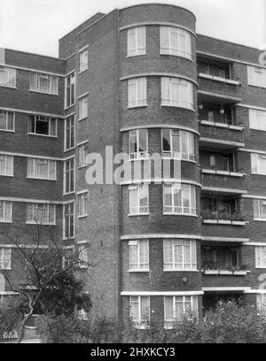 Im Ruskin Park House in Camberwell lebt Jack Jones, der Anführer der TGWU. Herr Jones hatte vor kurzem hohe Lebenshaltungskosten und Privilegien unter den Spitzenleuten der Labour Party und der Gewerkschaftsbewegung angegriffen. 3.. Oktober 1977 Stockfoto