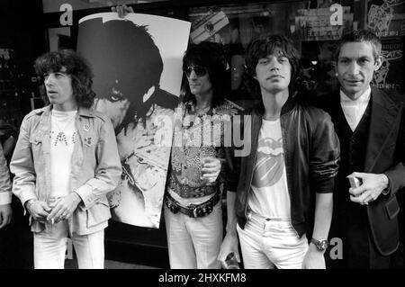 Die Rolling Stones ohne Keith Richard haben am 14 ihre neue Platte Love You Live im Marquee Club in Wardour Street-London veröffentlicht. September 1977 Stockfoto