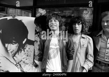 Die Rolling Stones ohne Keith Richard haben am 14 ihre neue Platte Love You Live im Marquee Club in Wardour Street-London veröffentlicht. September 1977 Stockfoto