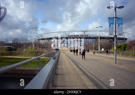 London, Großbritannien. 13. März 2022. Das London Stadium vor dem Spiel der West Ham gegen die Aston Villa Premier League im London Stadium Stratford. Quelle: MARTIN DALTON/Alamy Live News Stockfoto