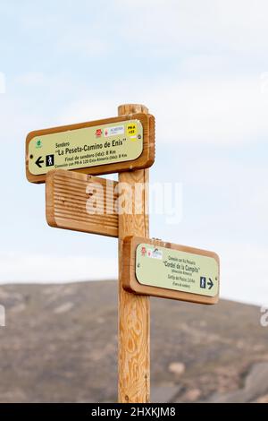 Wegweiser für Wanderungen in den Bergen von Almeria Andalucia, Spanien Stockfoto