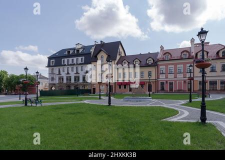 Kamyanets-Podilsky, Ukraine - 17. Mai 2021: Blick auf die Straße in Kamianets-Podilskyi Altstadt, ist Hauptstadt der historischen Region Podillya von West-Zentral Stockfoto