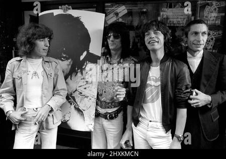 Die Rolling Stones ohne Keith Richard haben am 14 ihre neue Platte Love You Live im Marquee Club in Wardour Street-London veröffentlicht. September 1977 Stockfoto