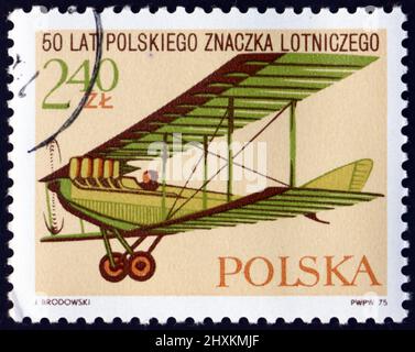 POLEN - UM 1975: Eine in Polen gedruckte Briefmarke zeigt Albatros-Doppeldecker, 1918-1925, um 1975 Stockfoto