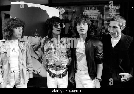 Die Rolling Stones ohne Keith Richard haben am 14 ihre neue Platte Love You Live im Marquee Club in Wardour Street-London veröffentlicht. September 1977 Stockfoto