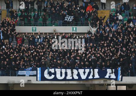 Verona, Italien. 13. Mär, 2022. napoli's Anhänger während Hellas Verona FC vs SSC Napoli, italienische Fußballserie A Spiel in Verona, Italien, März 13 2022 Quelle: Independent Photo Agency/Alamy Live News Stockfoto