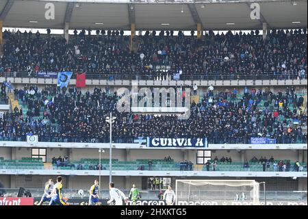 Verona, Italien. 13. Mär, 2022. napoli Fans während Hellas Verona FC vs SSC Napoli, italienische Fußballserie A Spiel in Verona, Italien, März 13 2022 Quelle: Independent Photo Agency/Alamy Live News Stockfoto