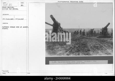 Erbeutete deutsche Waffen bei Albert, Frankreich. September 1916. Sammlung von Fotografien aus dem Ersten Weltkrieg, 1914-1918, die die militärischen Aktivitäten der britischen und anderen Streitkräfte und des Personals während des Ersten Weltkriegs darstellen Stockfoto