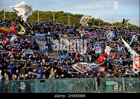 Pisa, Italien. 13. März 2022. Fans von Pisa während AC Pisa vs US Cremonese, italienische Fußball-Serie B Spiel in Pisa, Italien, März 13 2022 Kredit: Unabhängige Fotoagentur/Alamy Live News Stockfoto