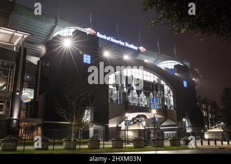 Nachtansicht des Bank of America Stadions in Charlotte, North Carolina, Heimstadion der Carolina Panthers der National Football League und der Major League Soccers Stockfoto